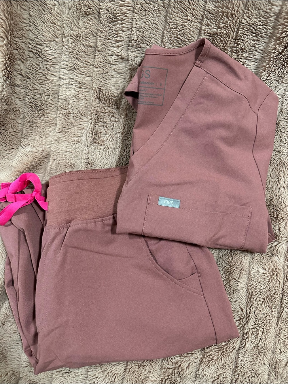 Figs Women's Scrub Top & Jogger Set in Mauve with Pink Drawstring